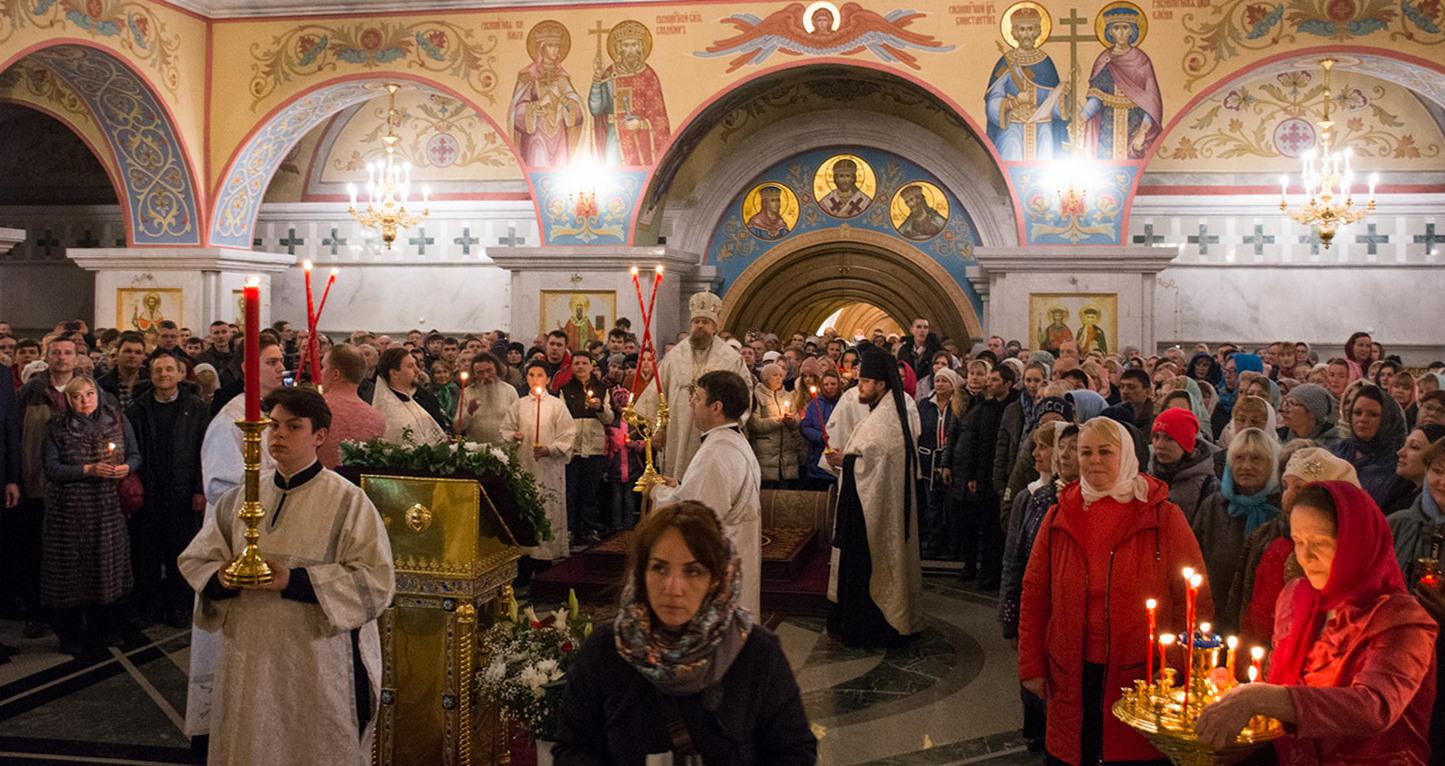 Во сколько вечерняя служба перед пасхой. Служба перед Пасхой. Служба перед пасхл. Ночная служба перед Пасхой. Слу́жба перед Пасхой.